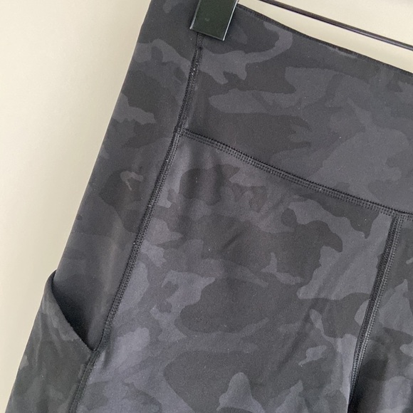 Lululemon Speed Up Crop *21” - Picture 7 of 15